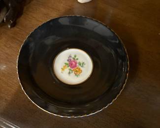 Vintage Black & Gold Porcelain Cabinet Cup & Saucer
(Picture 2 of 2)
Elegant vintage porcelain tea cup and saucer with onyx-black ground and colorful floral bouquets. Gold scalloped rim and gilt handle add a classic European touch. Bright patterning and excellent display appeal — perfect for curio cabinets, cottage décor, and collector shelves.
Very good vintage condition.
Price: $28 or BO