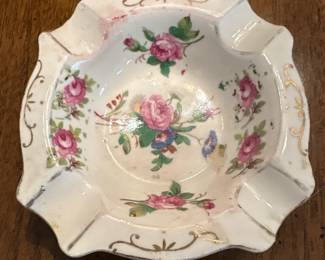 Vintage Hand-Painted Porcelain Ashtray (Japan, 1950s). Picture 1 of 2. 
Vintage porcelain ashtray featuring hand-painted rose florals, gold scroll accents, and scalloped edges. Marked “Hand Paint, Made in Japan” on underside. Classic mid-century collectible smoking accessory.
Good vintage condition with light age wear and glaze crazing.
Price:  $10