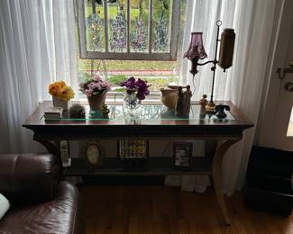 A sturdy sofa table holds a mix of decorative items.