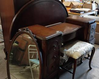 1920s Queen Anne bedroom suite, beautiful wood with green and gold accent detailing.
Dressing table with bench, coin holder built in top drawer of chest of drawers, full size bed and night stand.