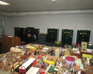 Hundreds of Collectable miscellaneous items