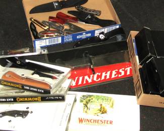 hundreds of folding knives and fixed blade hunting knives