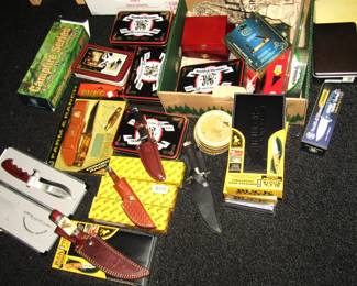 hundreds of folding knives and fixed-blade hunting knives