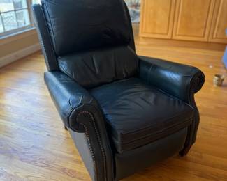 Barca Lounger Leather Reclining Armchair (38"W x 41"D x 40" Back Height)