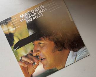 Mac Davis – Stop And Smell The Roses / KC-32582