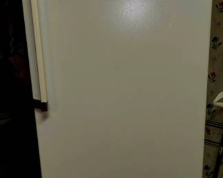 Kenmore Upright Freezer 46 h x 24 L x 22 w