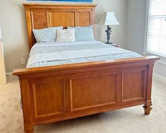 Ethan Allen! 2-piece Queen solid wood bedroom set. Mattress & box spring included.