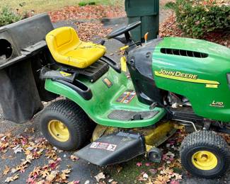John Deere lawn tractor