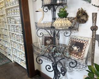 Gorgeous plant stand, who wants this for their pretty patio, could used to display other items as well. 