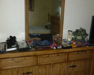 dresser w/mirror