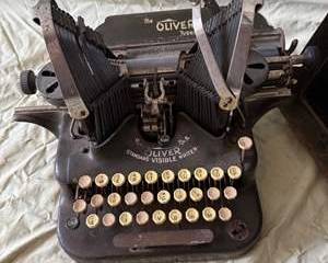 The Oliver Standard Visible Writer Typewriter Vintage Antique with Protective Case
