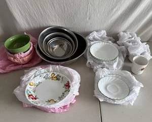 Vintage Ceramic Fruit Pattern Mug, Green Ceramic and White Bowls, Stainless Steel Mixing Bowl Set, Decorative Fruit Pattern Plate and White Saucer with Green Rim