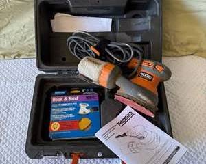 Ridgid R2200 Variable Speed Random Orbital Sander with Norton 5" Hook & Loop Sandpaper Discs