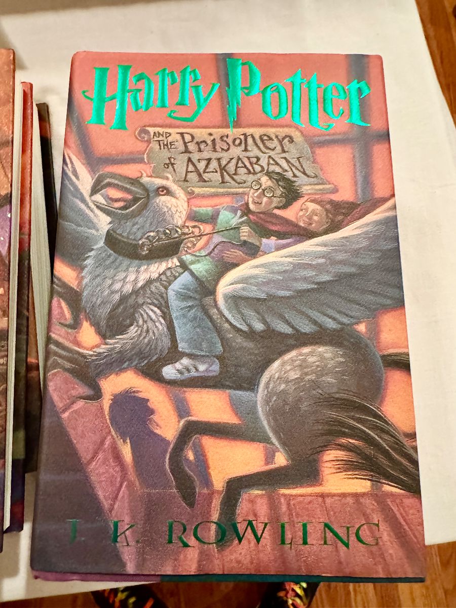 Estate sale in Dallas with collectibles, furniture, tools, kitchenware, clothing, electronics, and holiday décor priced to sell.