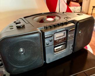 Estate sale in Dallas with collectibles, furniture, tools, kitchenware, clothing, electronics, and holiday décor priced to sell.