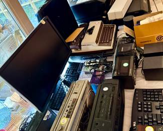 Estate sale in Dallas with collectibles, furniture, tools, kitchenware, clothing, electronics, and holiday décor priced to sell.