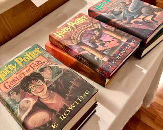 Estate sale in Dallas with collectibles, furniture, tools, kitchenware, clothing, electronics, and holiday décor priced to sell.