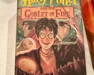 Estate sale in Dallas with collectibles, furniture, tools, kitchenware, clothing, electronics, and holiday décor priced to sell.