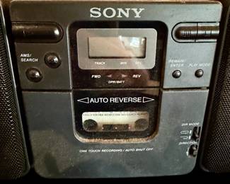 Estate sale in Dallas with collectibles, furniture, tools, kitchenware, clothing, electronics, and holiday décor priced to sell.