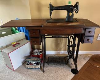 Antique Singer sewing machine & cabinet.