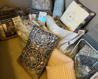Miscellaneous comforter sets / pillows.
