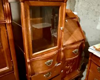 Lexington Victorian Sampler Oak