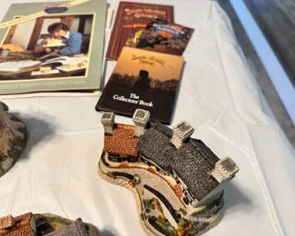 David Winter cottages and collectable books. Approx 50 cottages