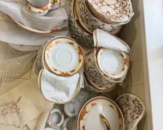 20 place settings. Excellent condition. Ready for thanksgiving