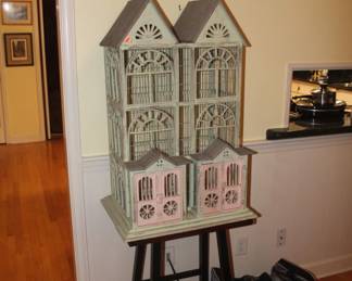 Decorative bird house