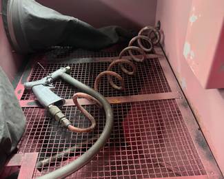 Benchtop Blast Cabinet interior