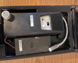 Vacuum leak detector