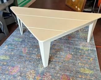 Safavieh Valencia 5x8 Rug And White Corner Table