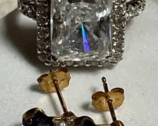 Solitair Ring Complementing Earrings