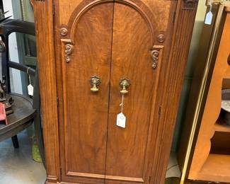 Oak lift top cabinet.