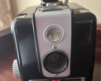 VINTAGE KODAK BROWNIE HAWKEYE FLASH CAMERA