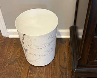 Wastebasket - bathroom accessories galore!