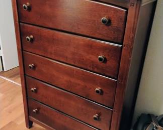 Very nice chest of drawers