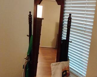 Full-length mirror poseable