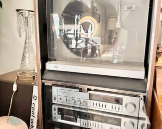 MITSUBISHI TURN TABLE & STEREO