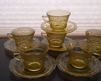 Patricia amber set of 6 .. Very good condtions ..no chips $50.00