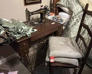 1925 Singer Sewing Machine