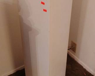 UPLIGHT PEDESTAL.  TOP GLASS BROKE, REPLACEABLE 