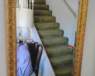 WALL MIRROR IN GOLD FRAME