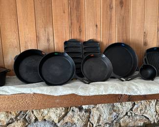 Cast Iron Skillets - Plus Griswold Crispy Corn Stick Pan