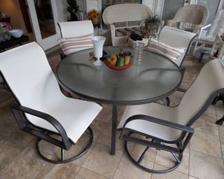 #40 Round Patio Table w/4 Chairs 50"Rx28"H $315