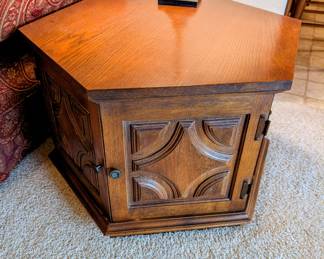 #7 Thomasville Hexagon Side Table 33"Wx33"Dx20"H $125