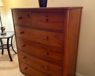 Classic solid wood chest of drawers with a smooth, rounded front and natural warm finish. Features two smaller top drawers and four spacious lower drawers with matching wood knobs. Durable and timeless, perfect for bedroom or guest room storage.