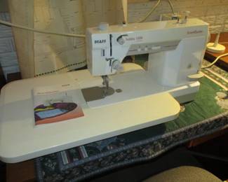 Pfaff Hobby 1200 Grand Quilter Sewing Machine