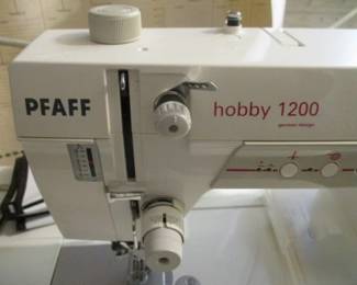Pfaff Hobby 1200 Grand Quilter Sewing Machine