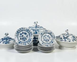 (19pc) Meissen Porcelain Blue Onion Covered Bowls & Plates